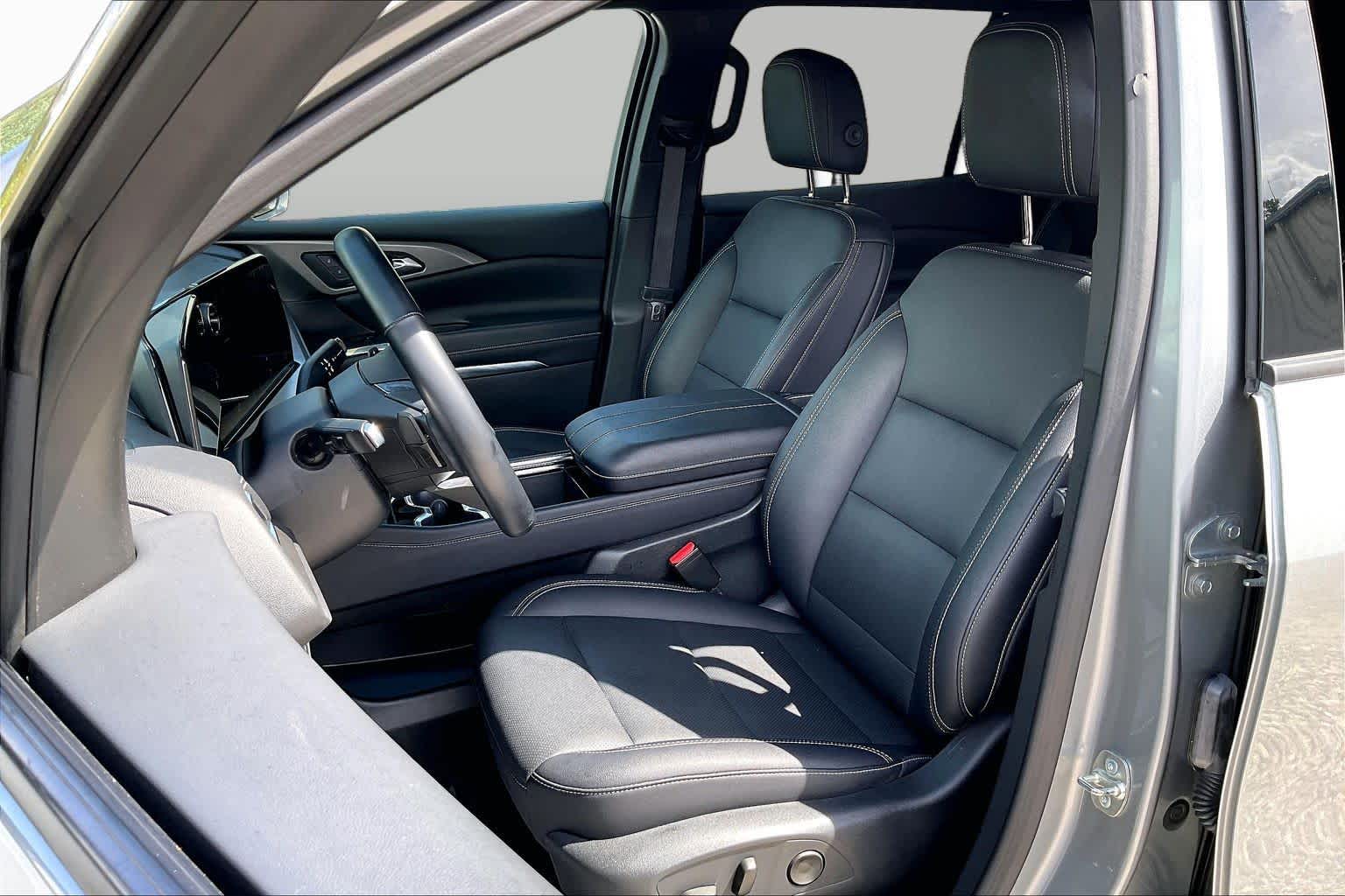 Used 2025 Sterling Gray Metallic Chevrolet LT image 24