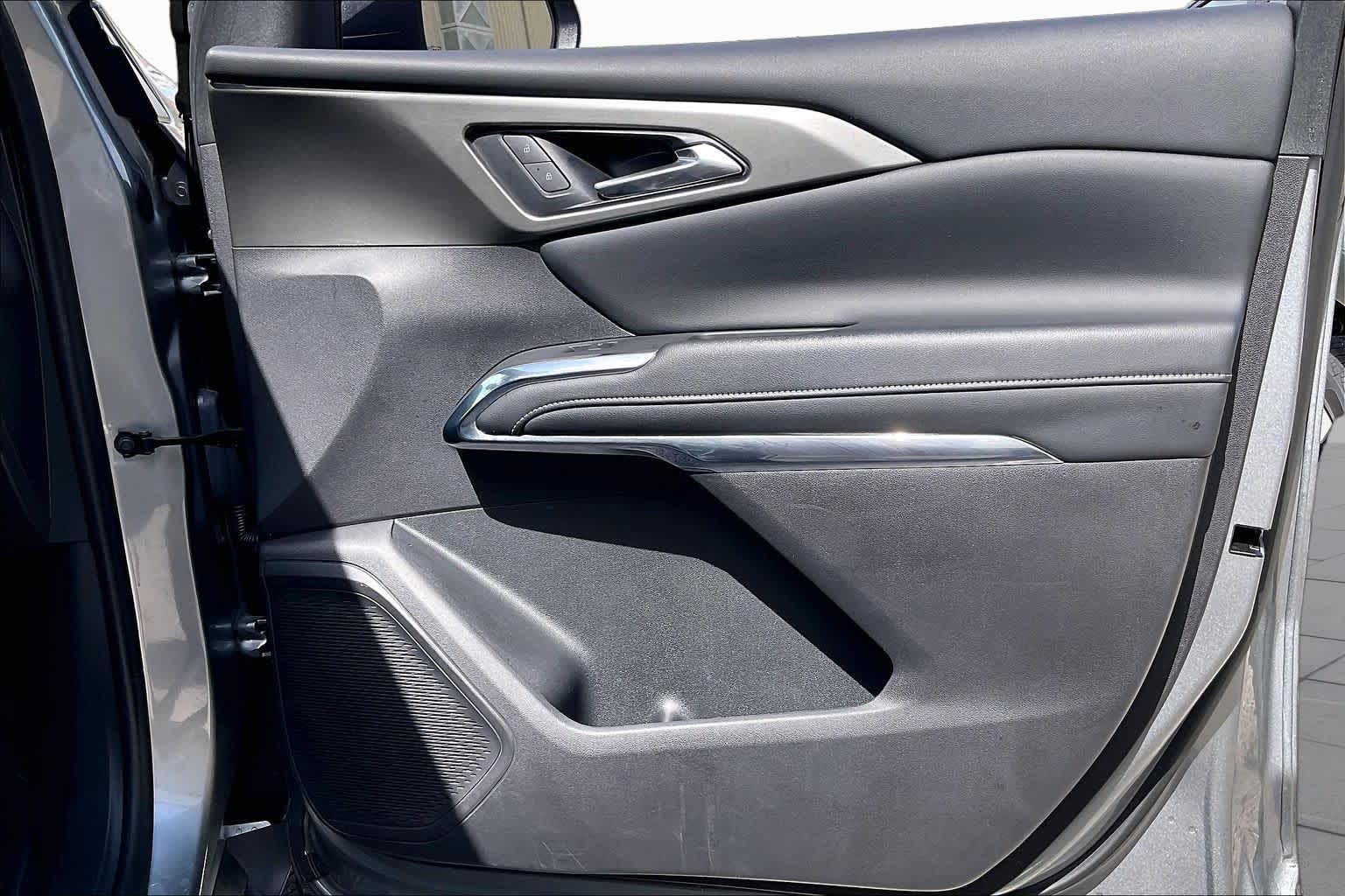 Used 2025 Sterling Gray Metallic Chevrolet LT image 23