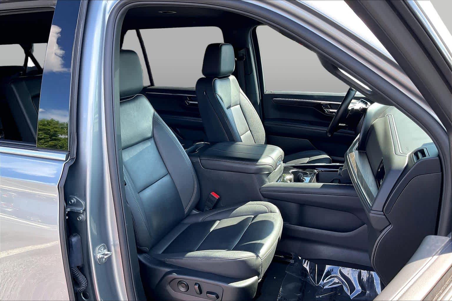 Used 2025 Sterling Gray Metallic Chevrolet LT image 8