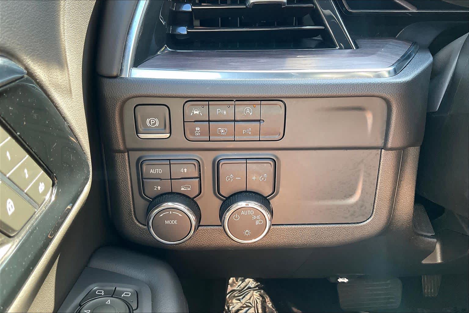 Used 2025 Sterling Gray Metallic Chevrolet LT image 33