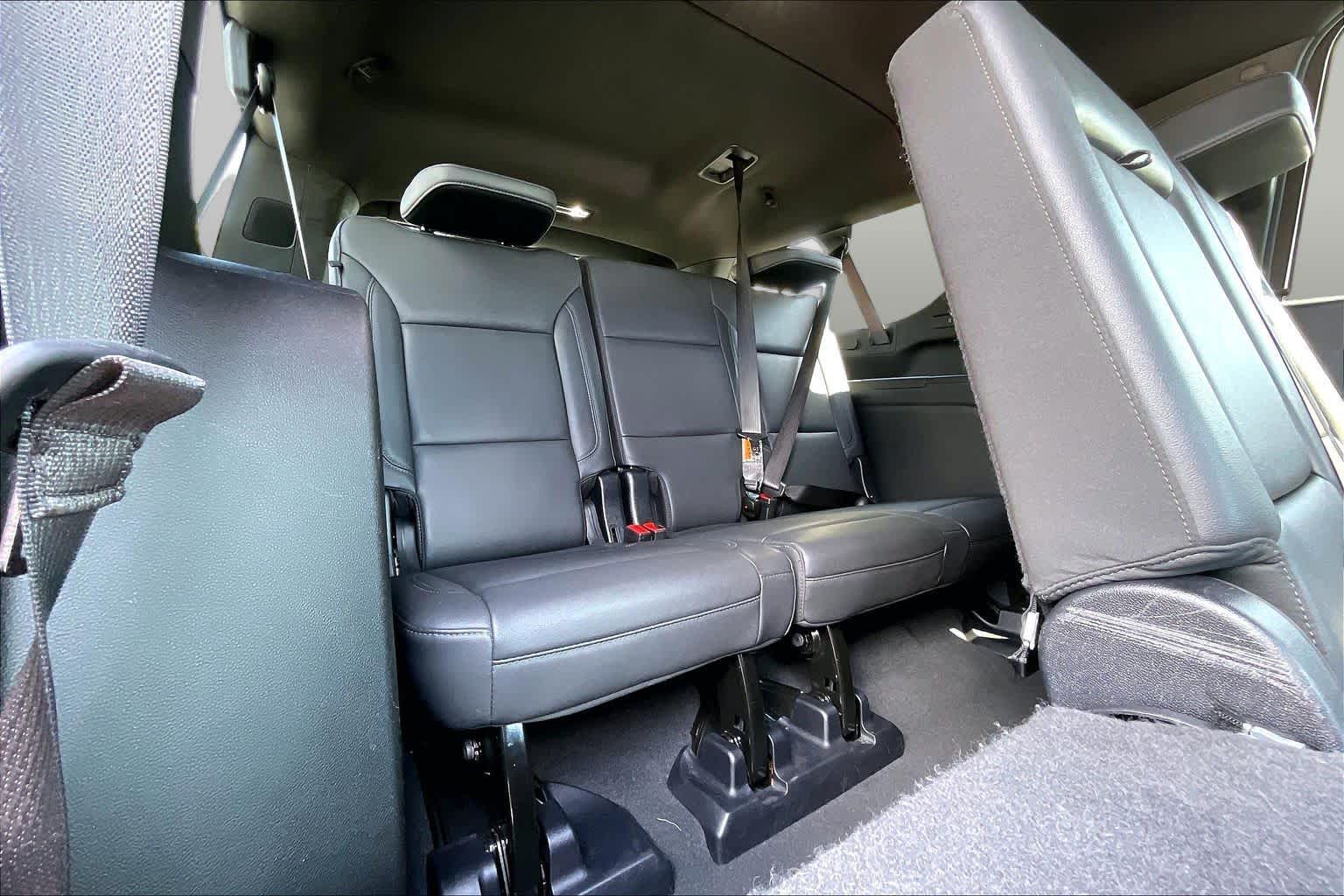 Used 2025 Sterling Gray Metallic Chevrolet LT image 27