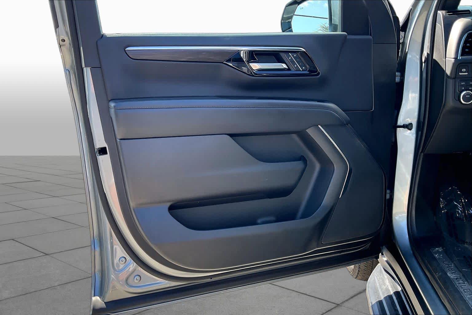 Used 2025 Sterling Gray Metallic Chevrolet LT image 22