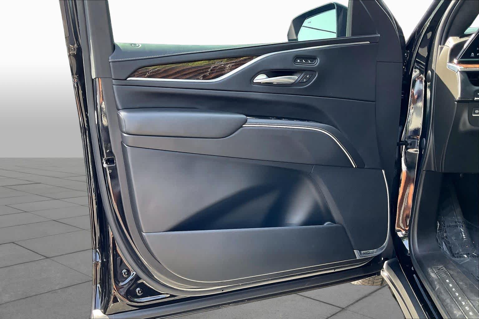Used 2021 BLACK RAVEN Cadillac Sport Platinum image 22