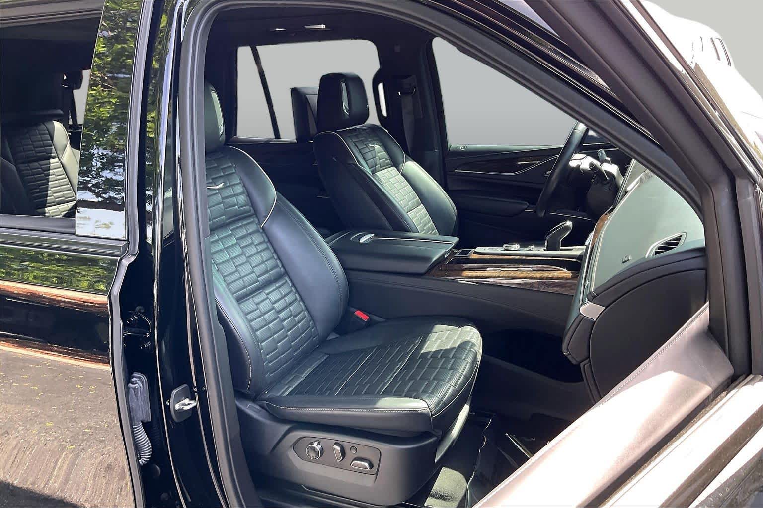 Used 2021 BLACK RAVEN Cadillac Sport Platinum image 8