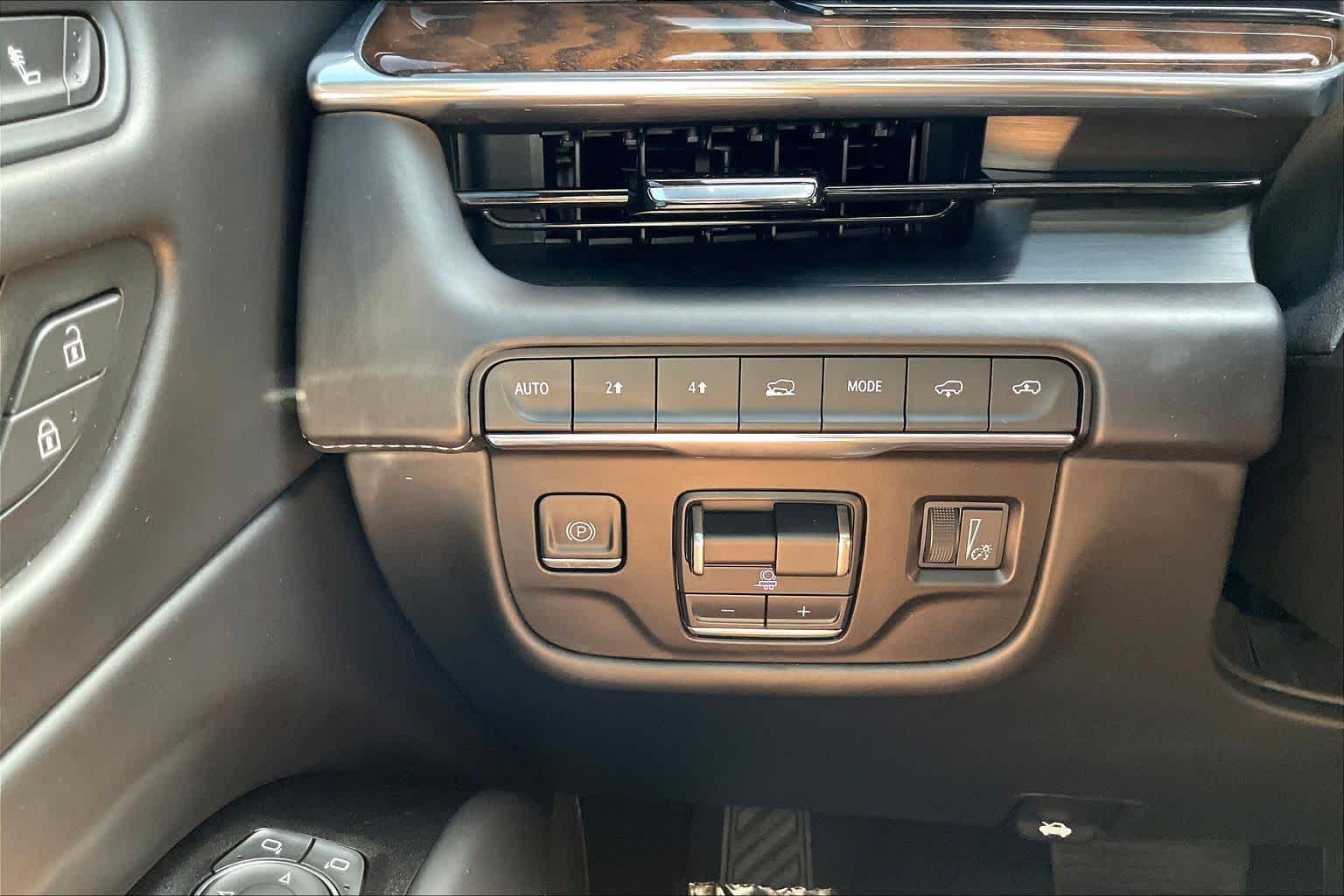 Used 2021 BLACK RAVEN Cadillac Sport Platinum image 33