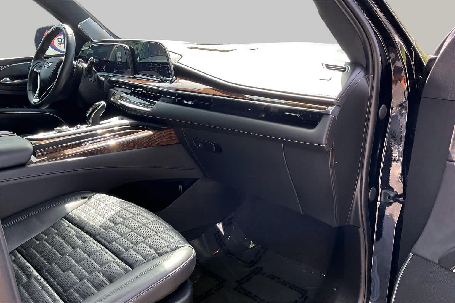 Used 2021 BLACK RAVEN Cadillac Sport Platinum image 16