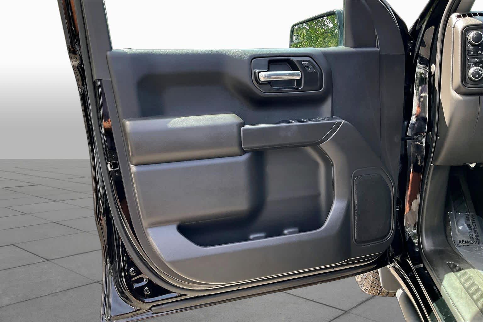 Used 2022 Black Chevrolet Custom image 22