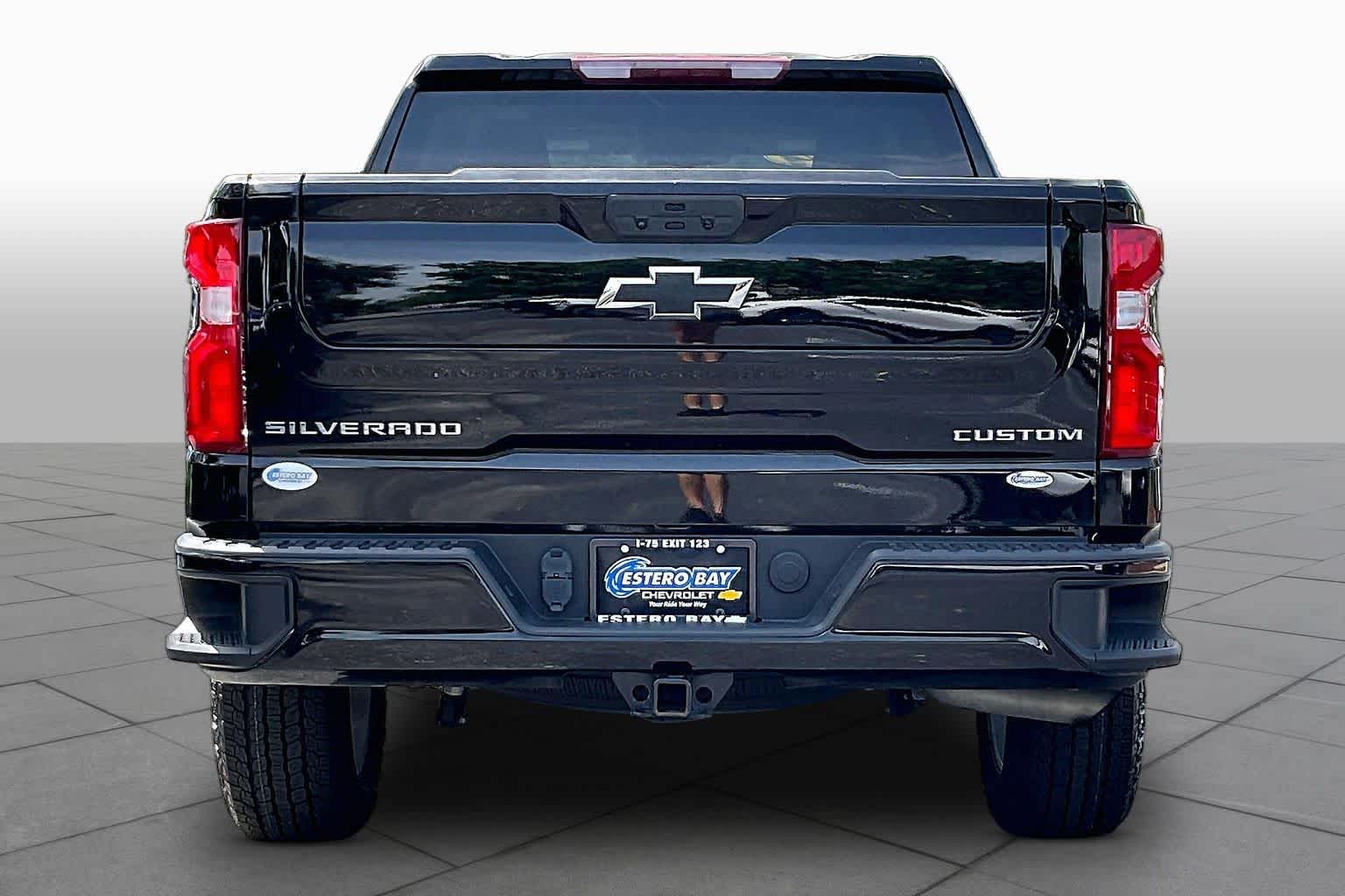 Used 2022 Black Chevrolet Custom image 5