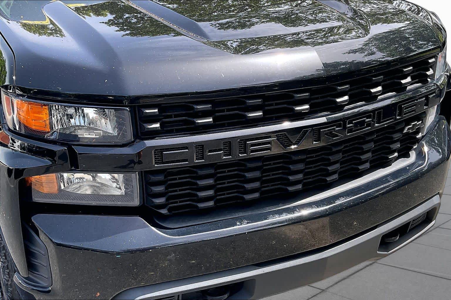 Used 2022 Black Chevrolet Custom image 29