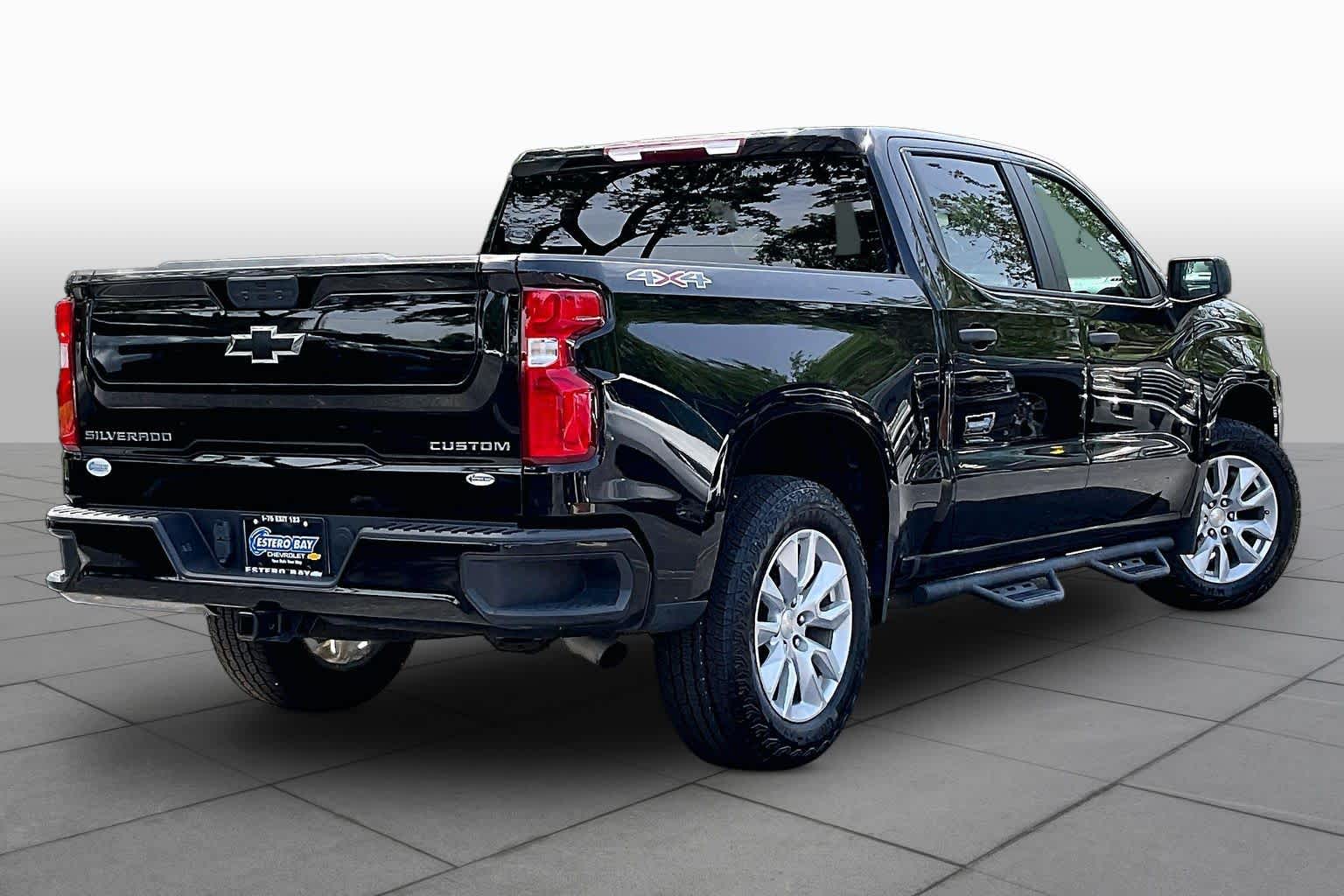 Used 2022 Black Chevrolet Custom image 13