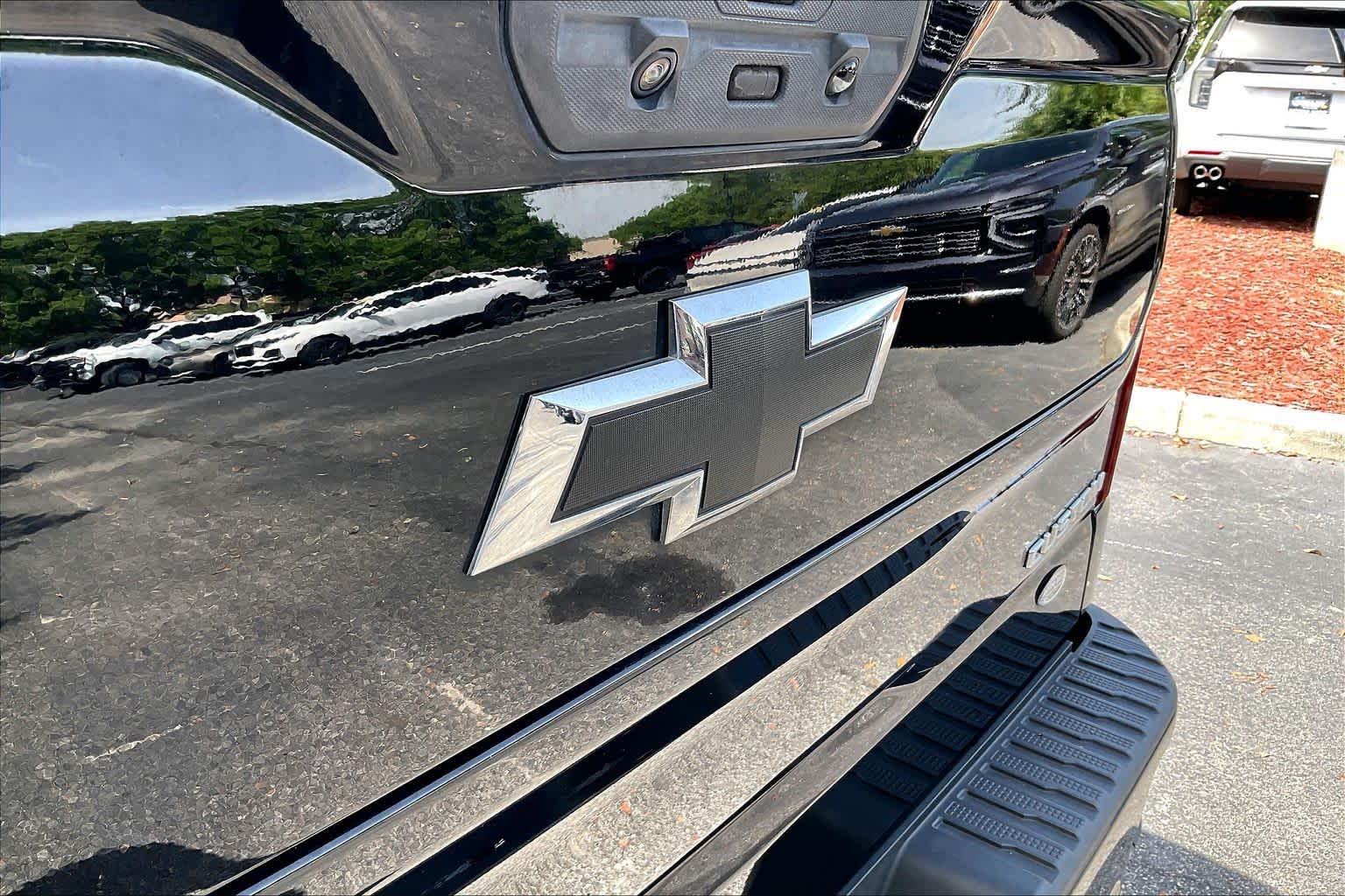 Used 2022 Black Chevrolet Custom image 9
