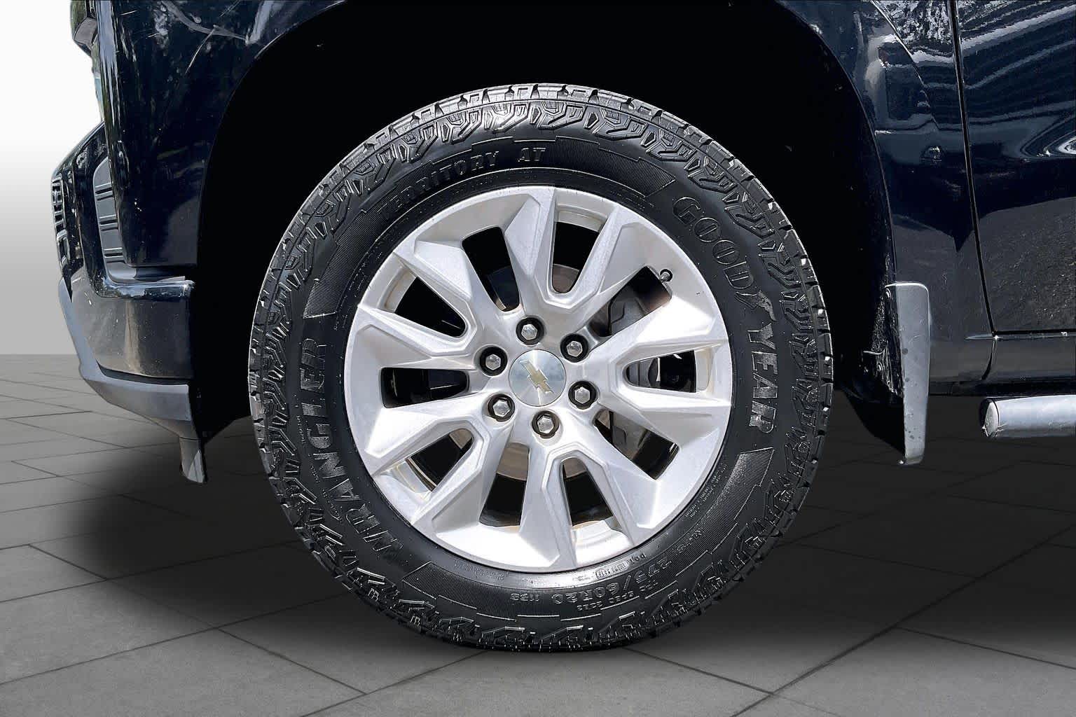 Used 2022 Black Chevrolet Custom image 10