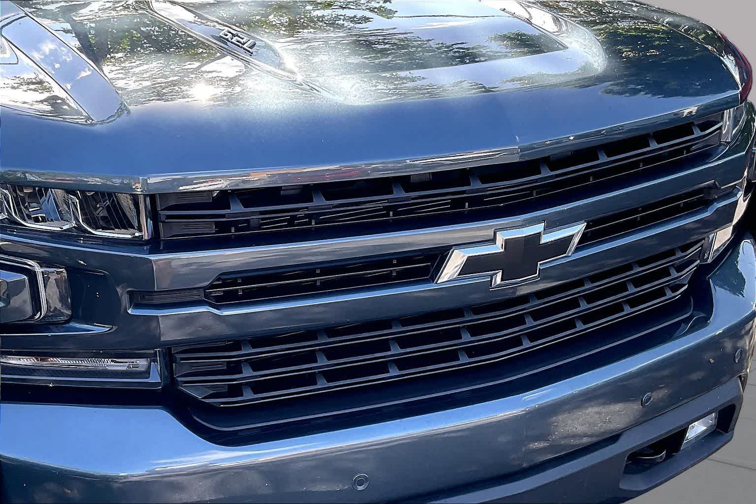 Used 2020 SHADOW GRAY METALLIC Chevrolet RST image 29