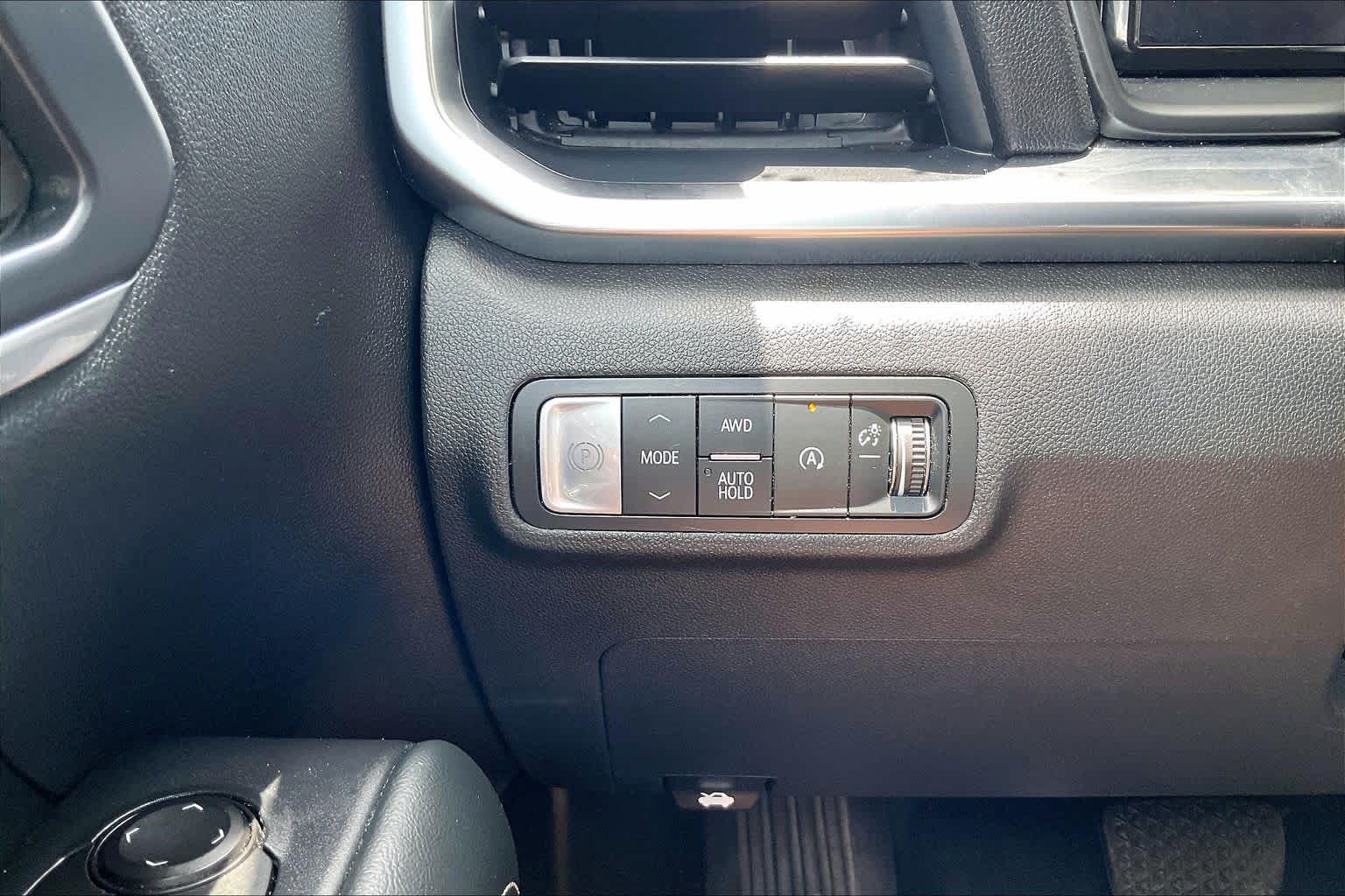 Used 2026 Sterling Metallic GMC Elevation image 32
