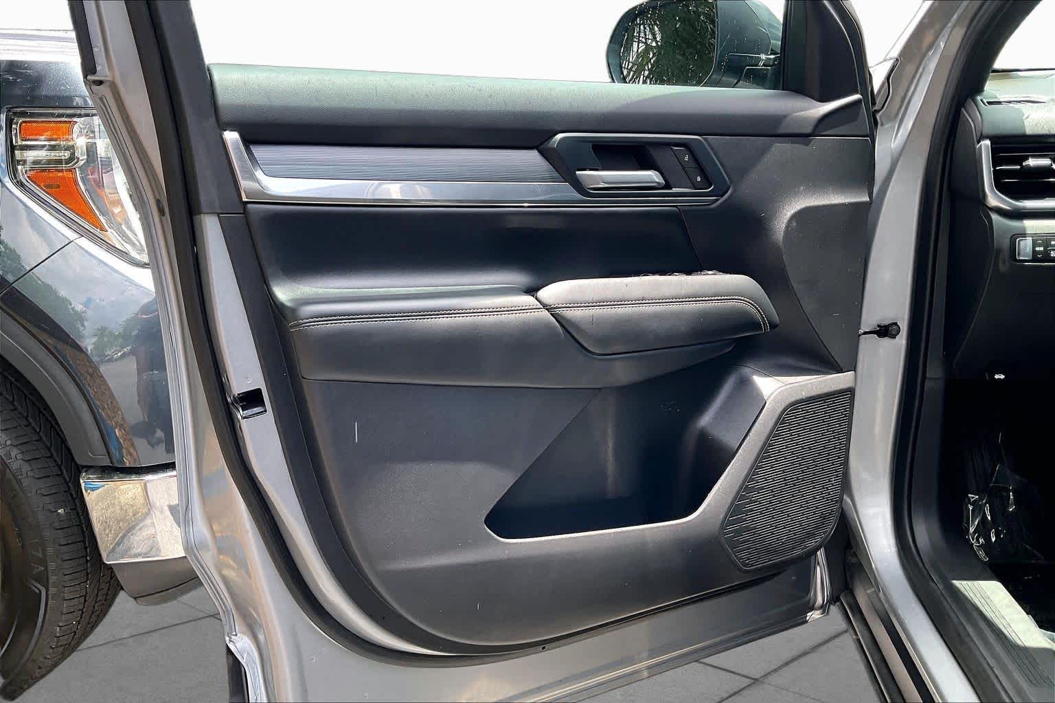Used 2026 Sterling Metallic GMC Elevation image 22