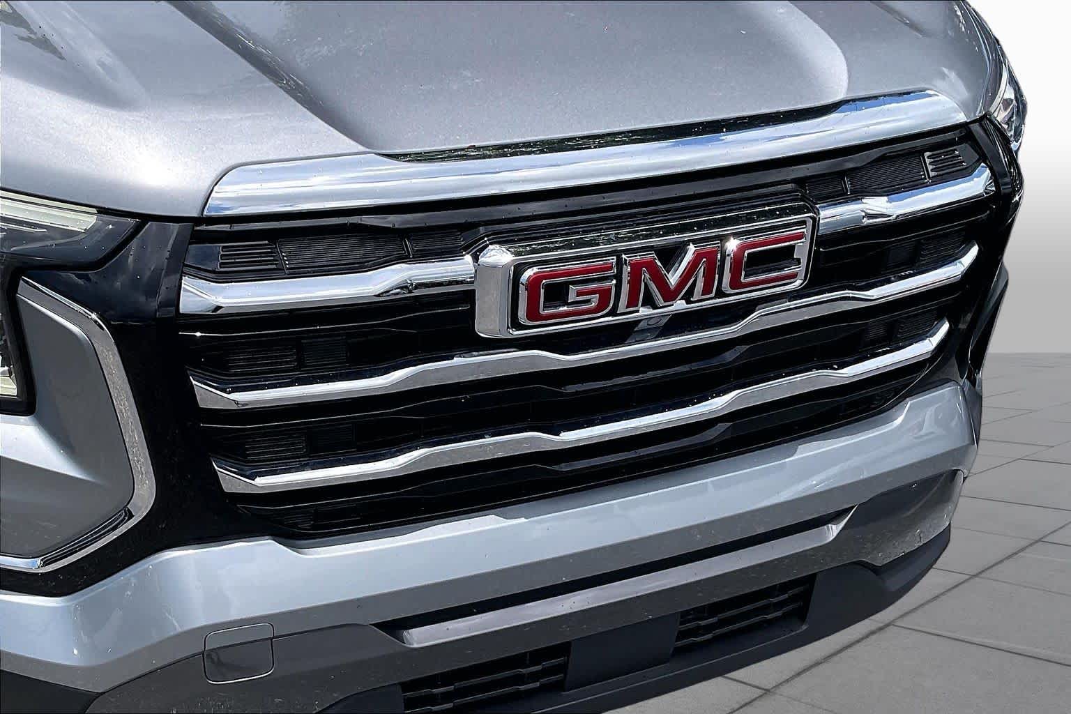 Used 2026 Sterling Metallic GMC Elevation image 29