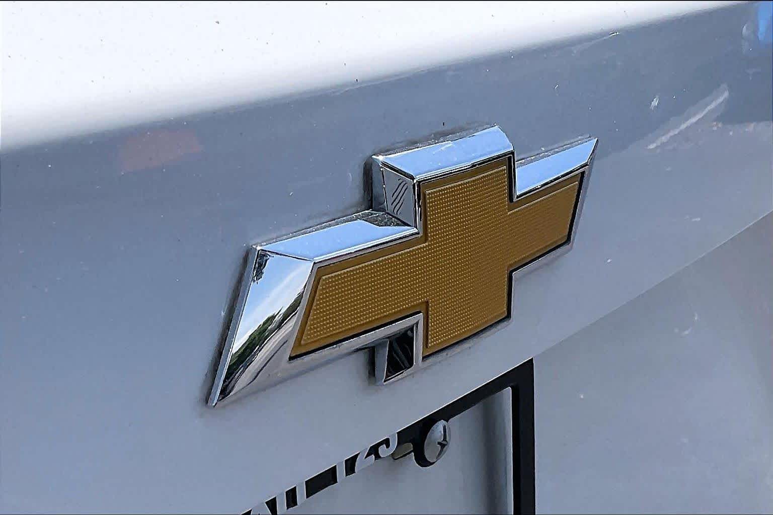 Used 2021 SUMMIT WHITE Chevrolet LT image 9