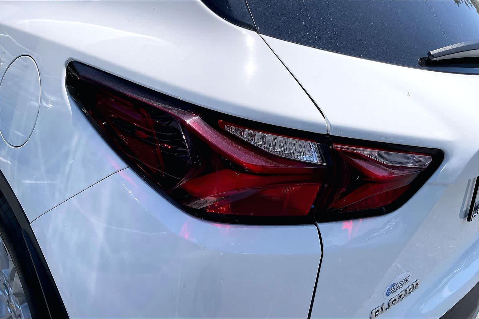 Used 2021 SUMMIT WHITE Chevrolet LT image 28