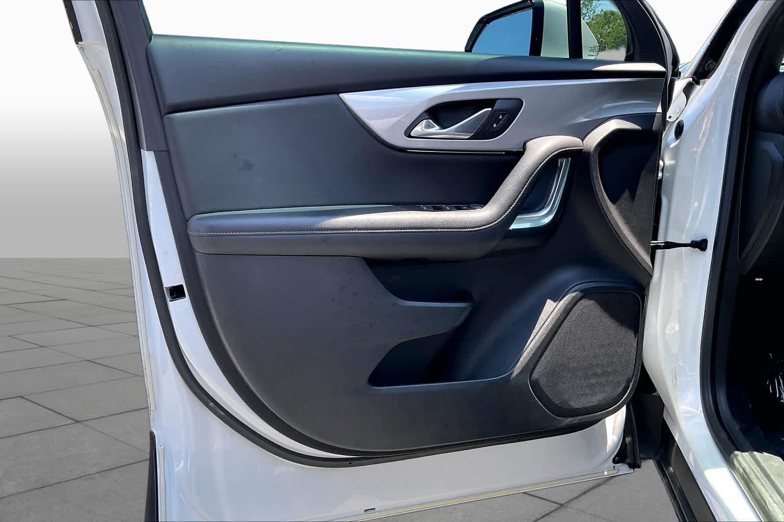 Used 2021 SUMMIT WHITE Chevrolet LT image 22