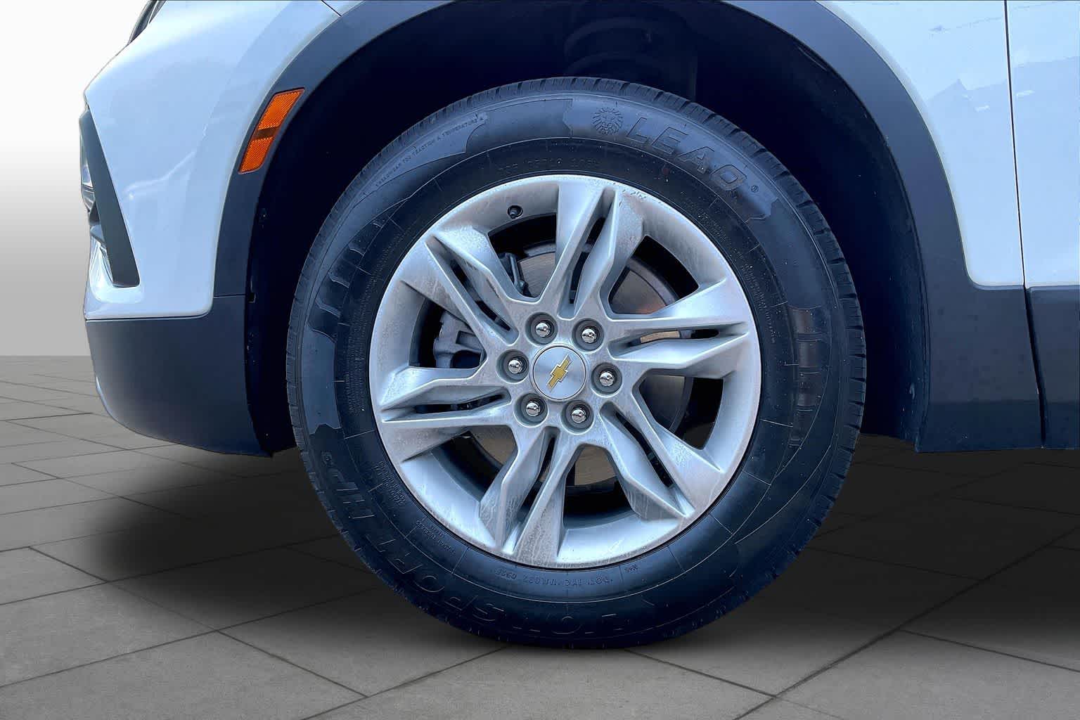 Used 2021 SUMMIT WHITE Chevrolet LT image 10