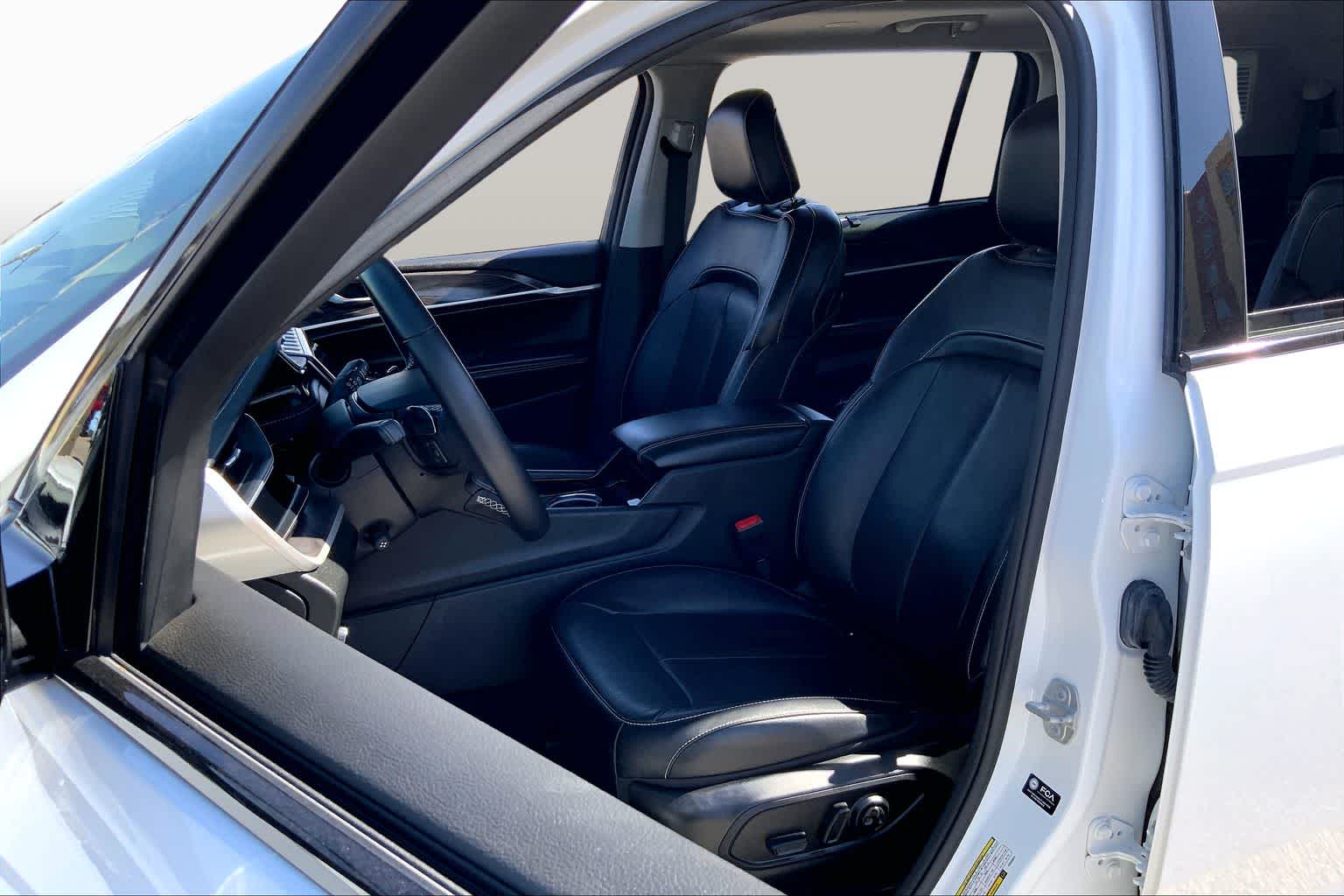 View vehicle photo 7
