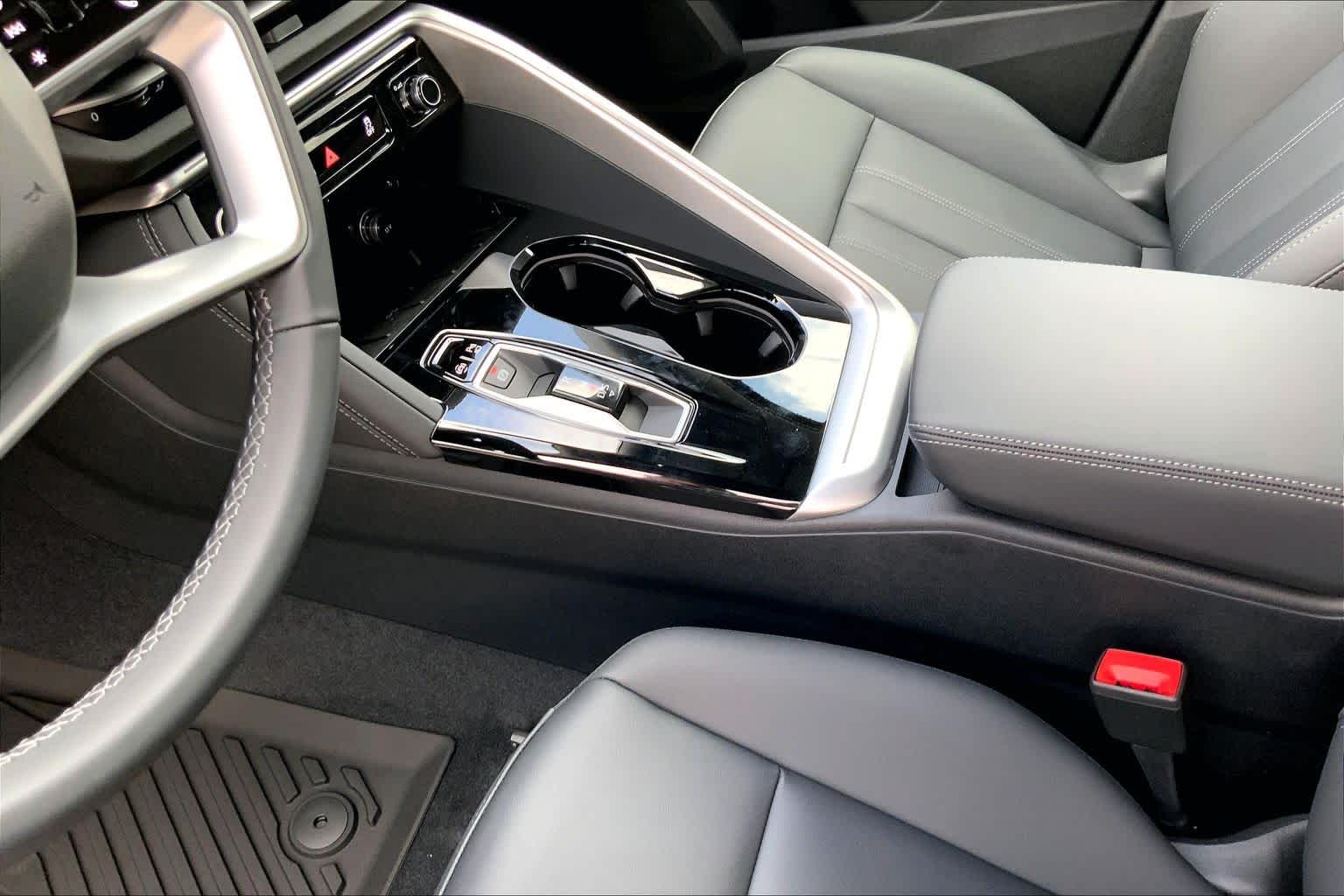 New 2026 Mythos Black me Audi Premium image 7