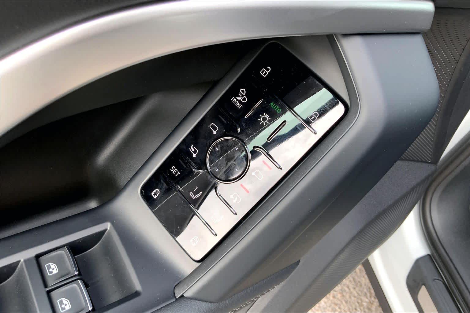 New 2026 Glacier White m Audi Premium Plus image 18