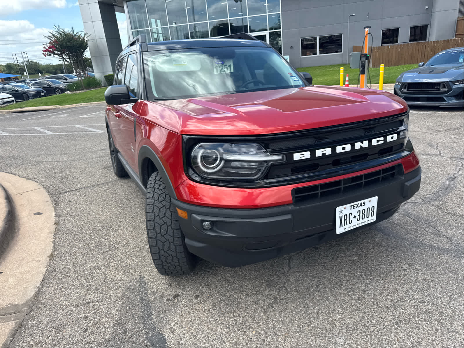 View vehicle photo 3