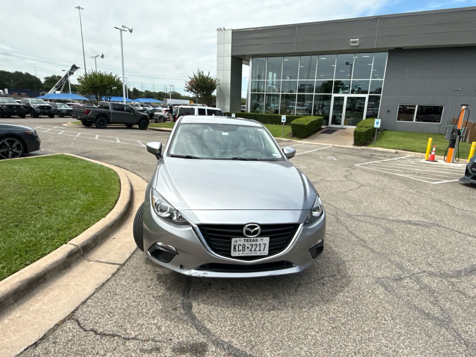 View vehicle photo 3