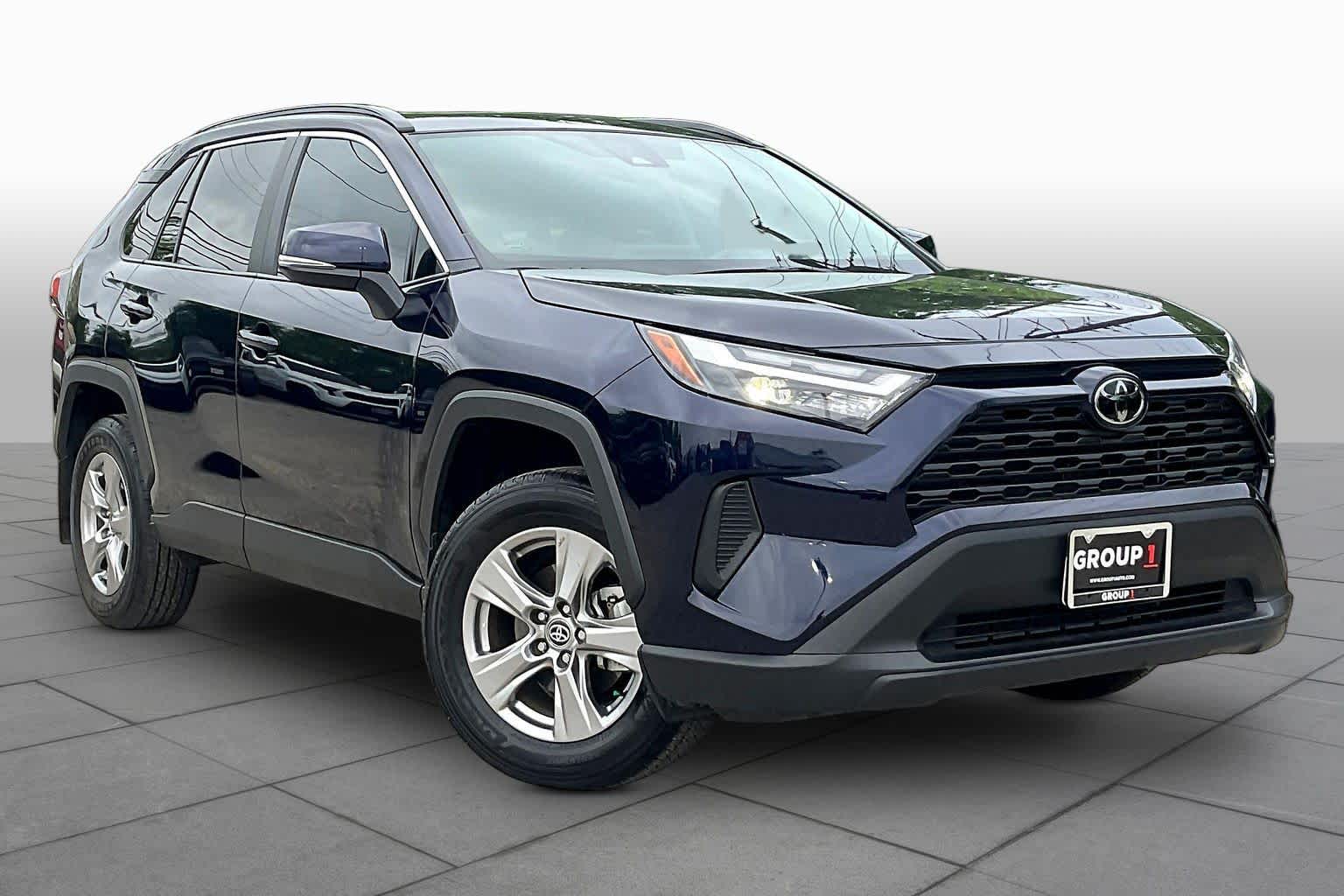 View vehicle photo 3