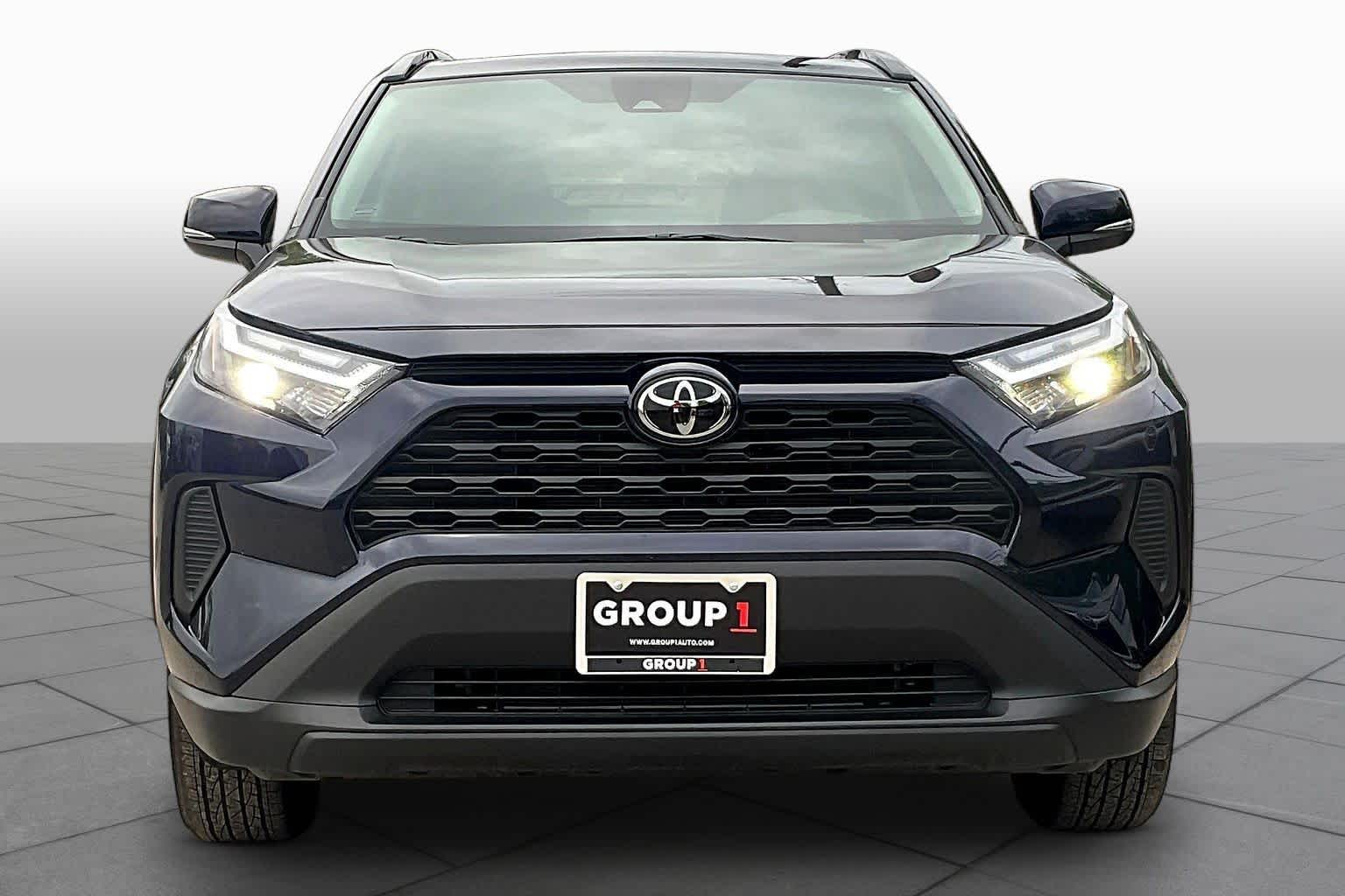 View vehicle photo 4