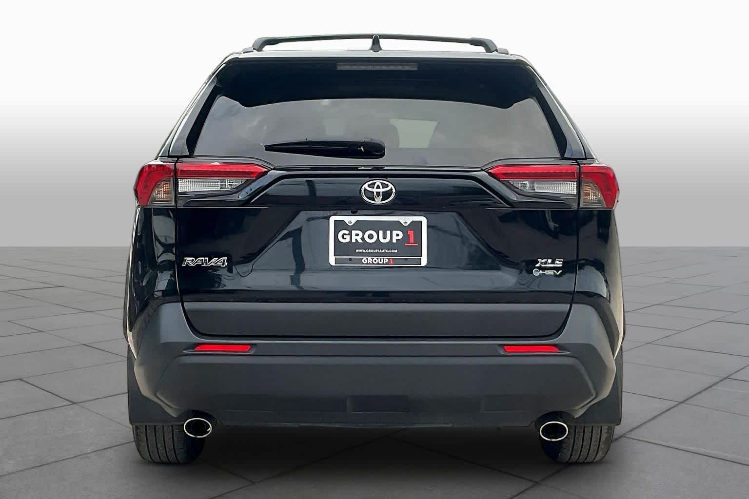 View vehicle photo 5