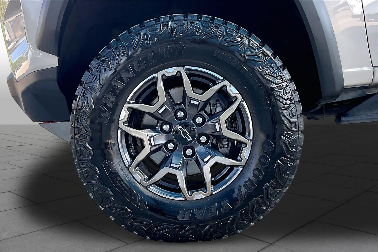 Used 2026 White Sands Chevrolet ZR2 image 11