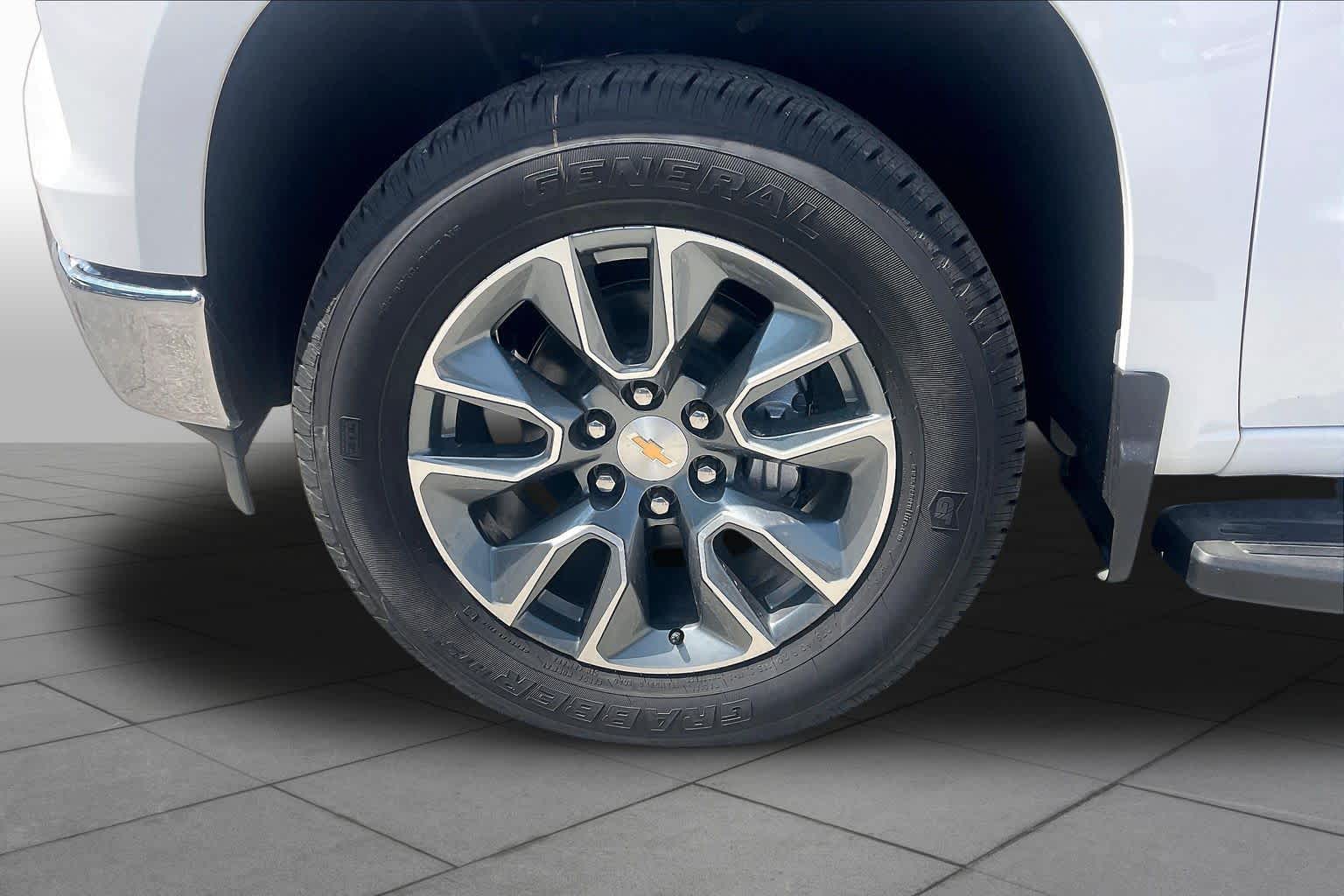 New 2026 Summit White Chevrolet LT image 11