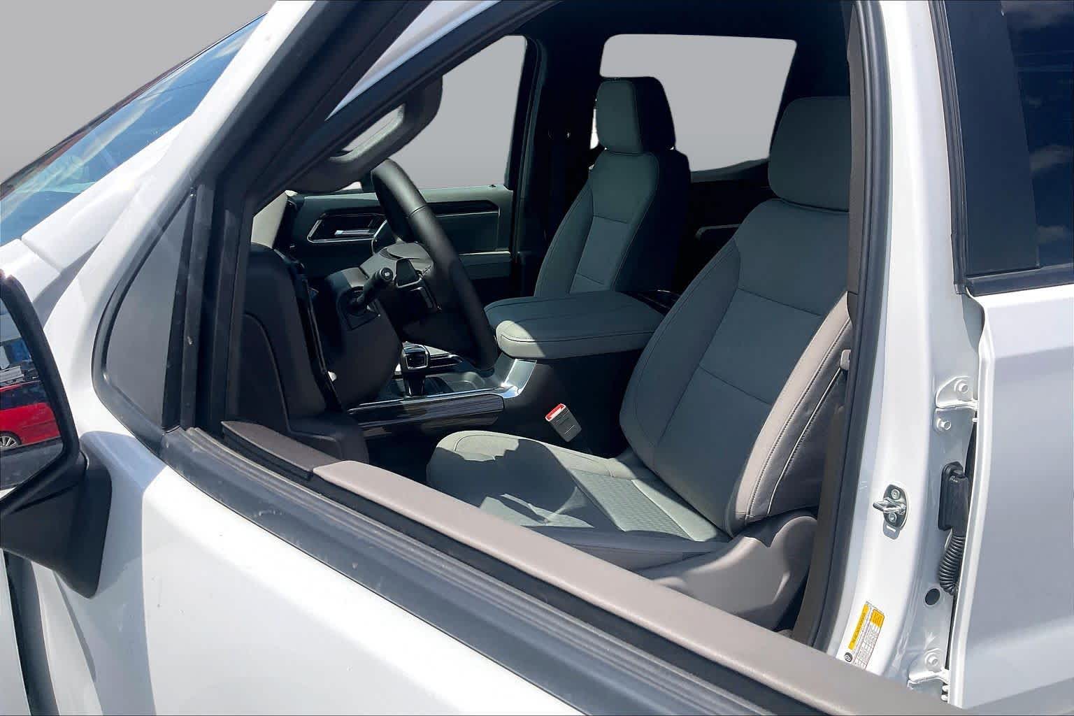 New 2026 Summit White Chevrolet LT image 9