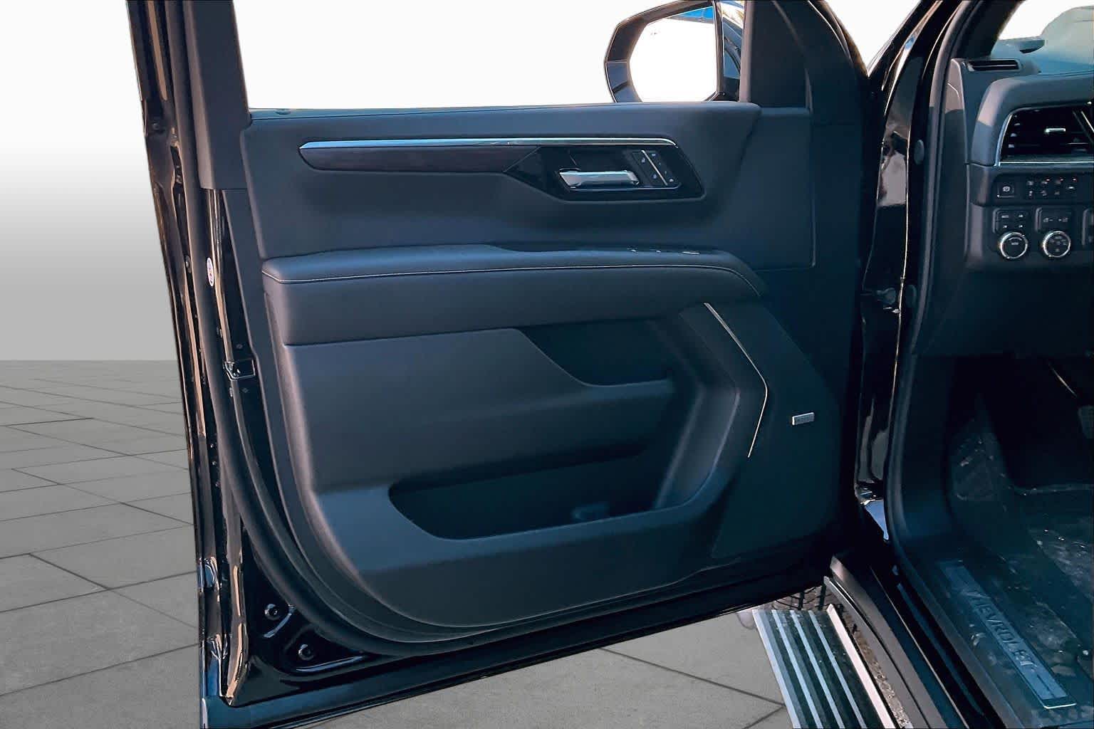 New 2027 Black Chevrolet Premier image 9