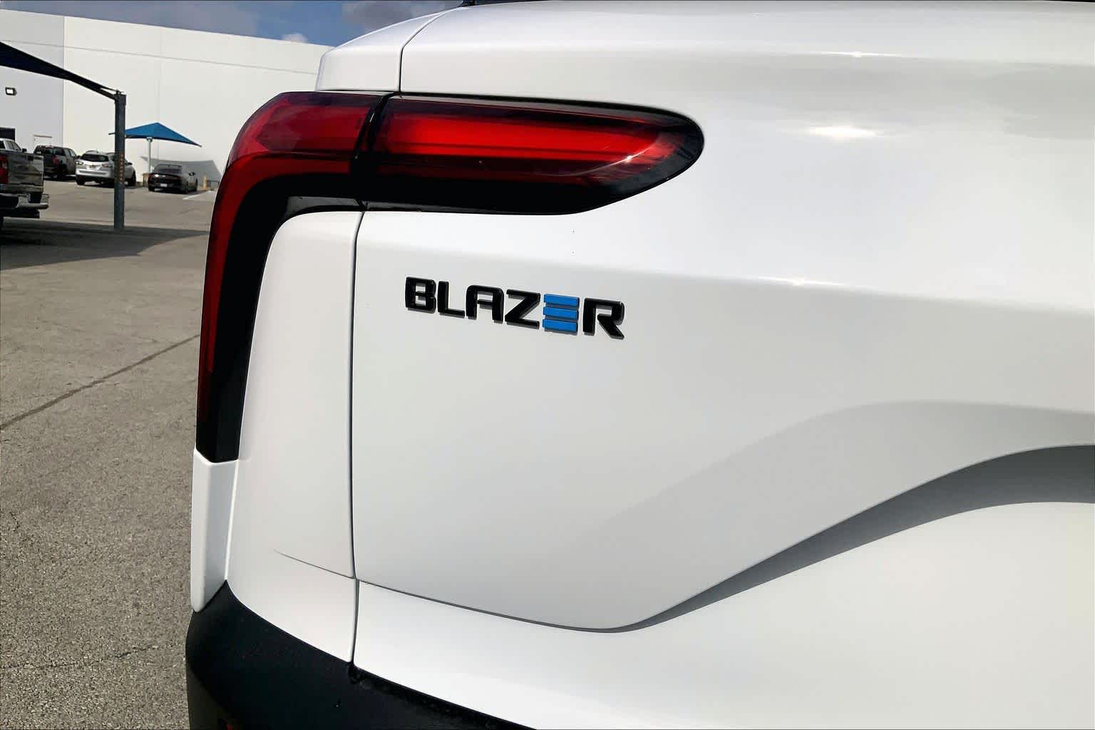 New 2026 Summit White Chevrolet LT image 15