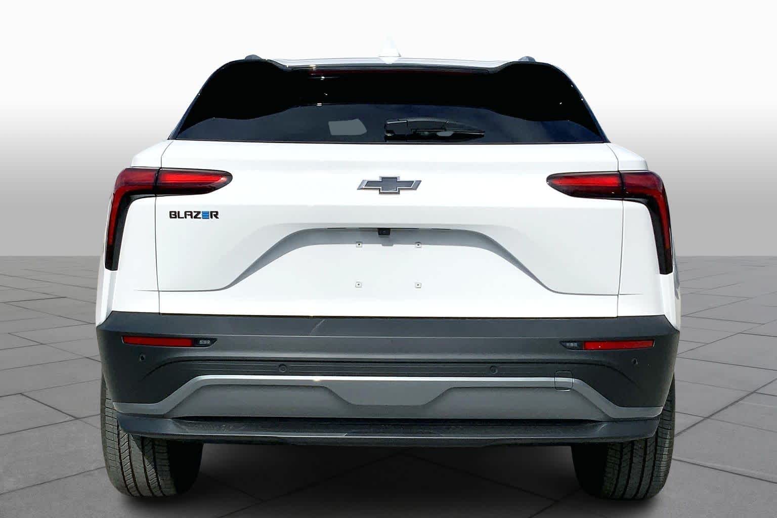 New 2026 Summit White Chevrolet LT image 4
