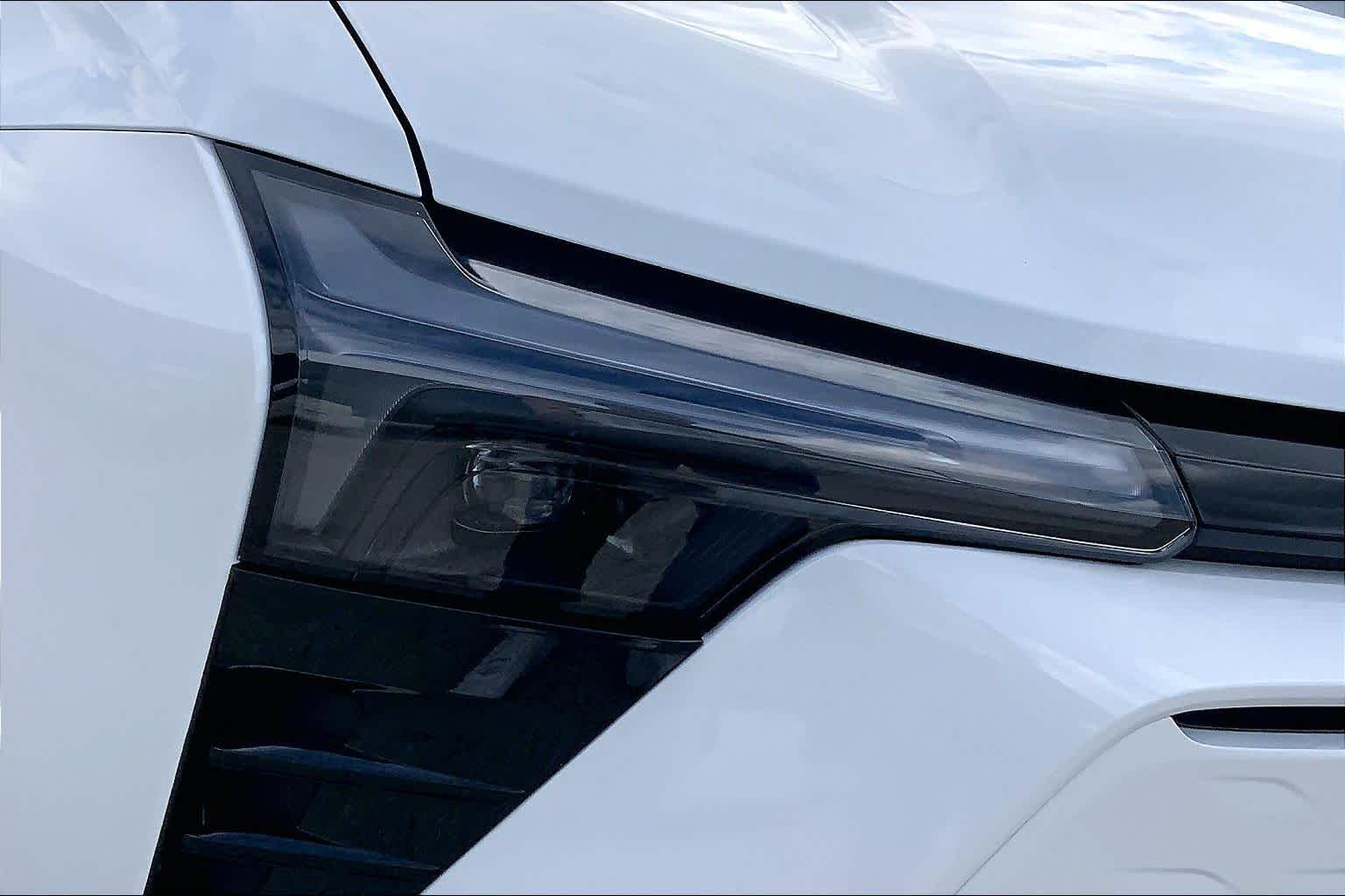 New 2026 Summit White Chevrolet LT image 13