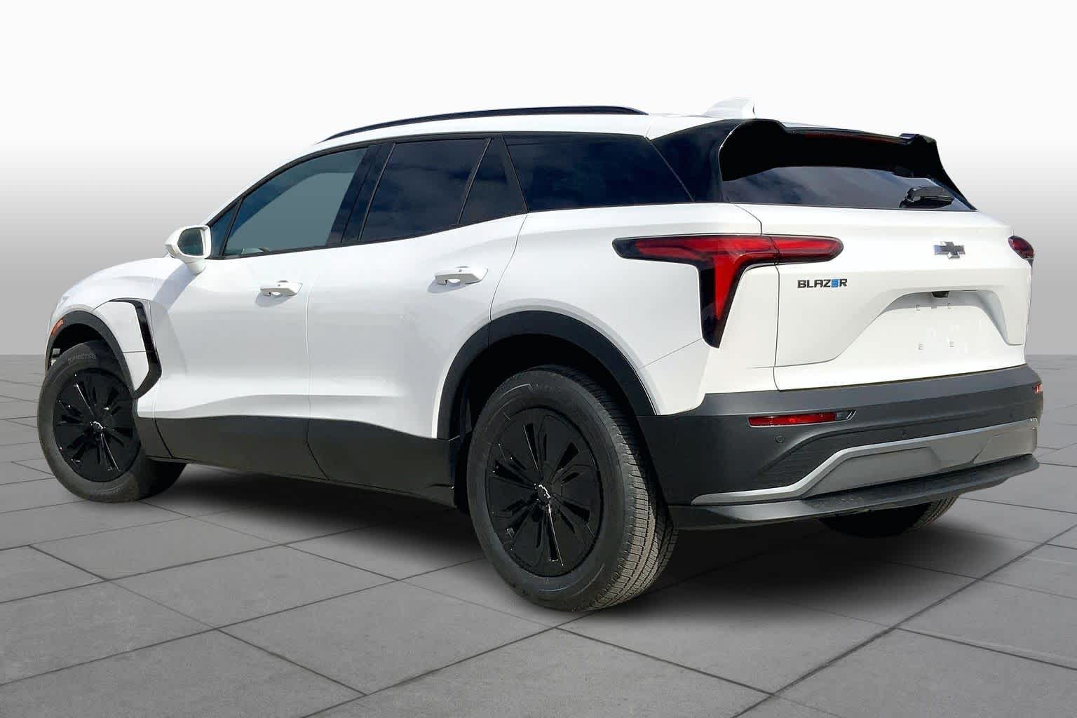 New 2026 Summit White Chevrolet LT image 12
