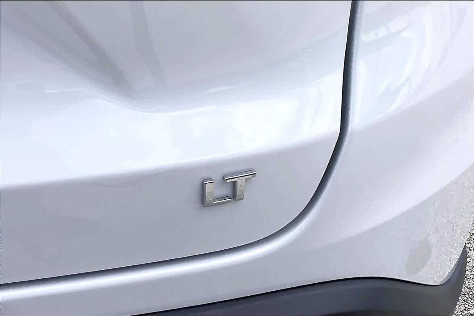 New 2026 Summit White Chevrolet LT image 15