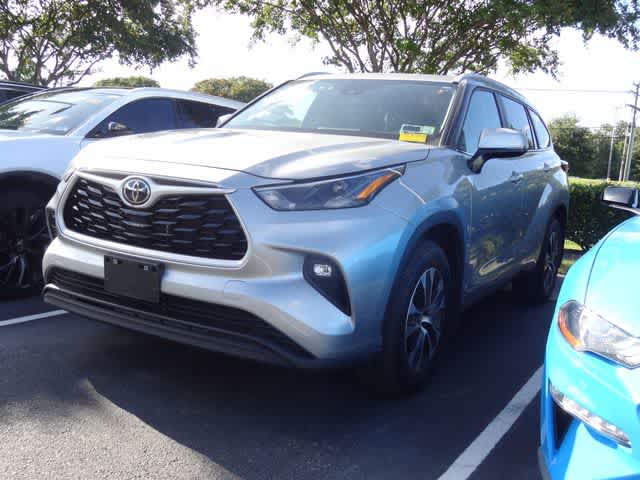 Celestial Silver Metallic 2024 Toyota Highlander SUV / Crossover All-Wheel Drive 8-Speed Automatic