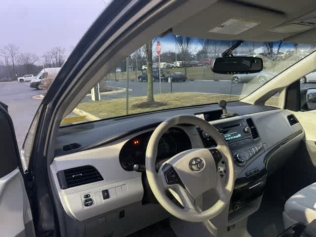 Used 2014 Toyota Sienna Mini-van, Passenger