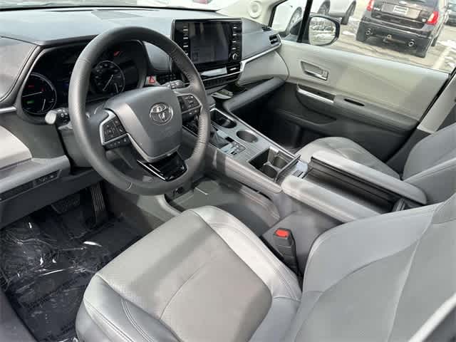 Used 2021 Toyota Sienna Mini-van, Passenger