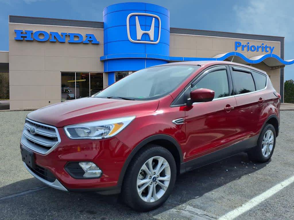 Ruby Red Metallic Tinted Clearcoat 2019 Ford Escape SE AWD SUV / Crossover All-Wheel Drive 6-Speed Automatic