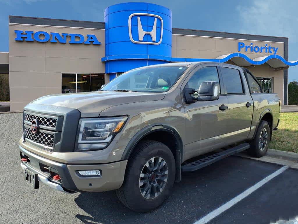 2024 Nissan Titan PRO-4X Crew Cab 4WD