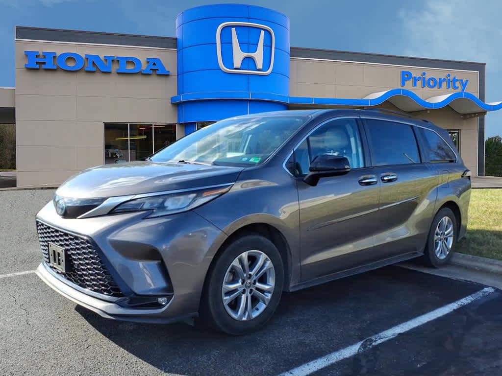 2022 Toyota Sienna XSE 7-Passenger AWD