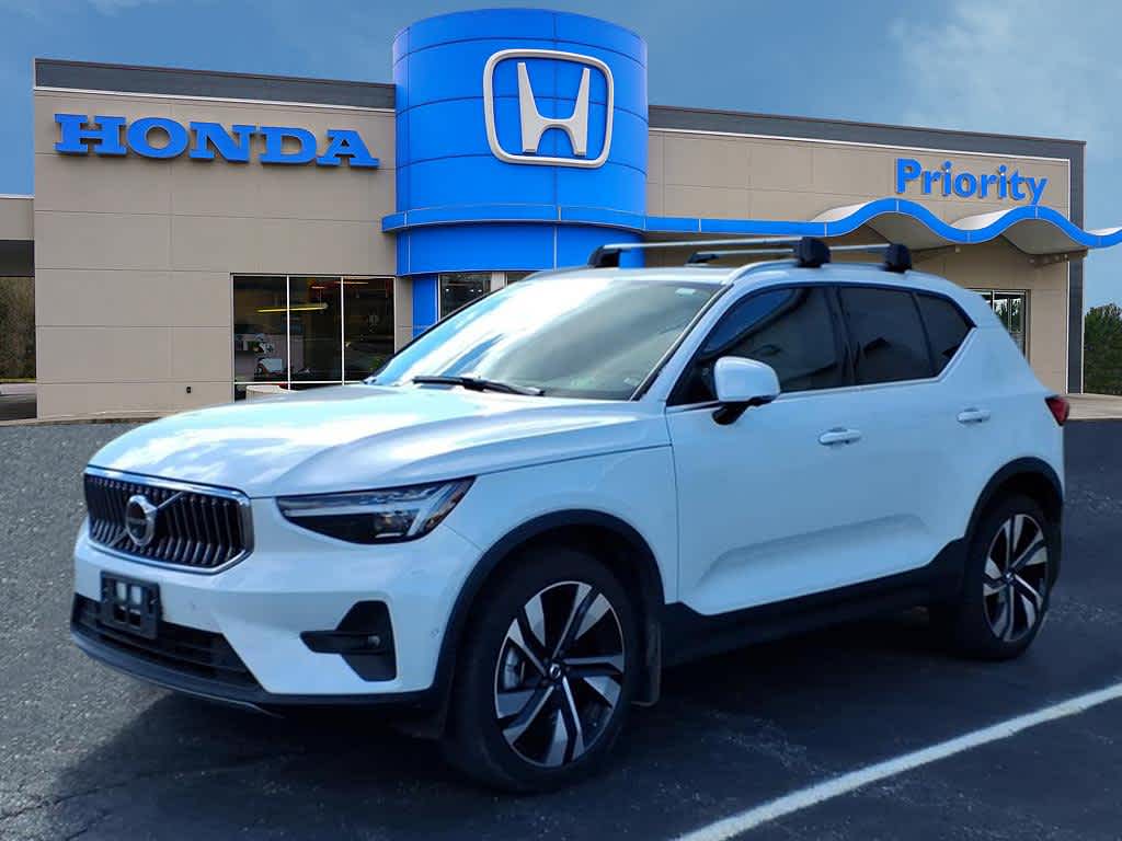 2024 Volvo XC40 B5 Ultimate Bright Theme AWD