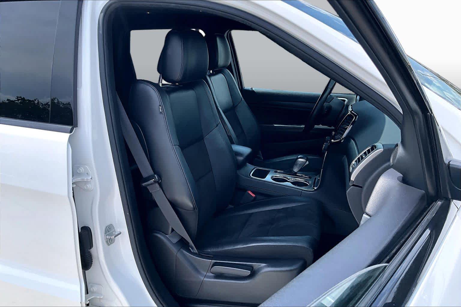 2019 Jeep Grand Cherokee Altitude Bright White Clearcoat at Auto Boutique Texas