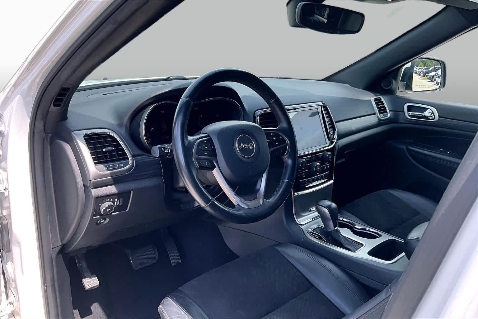 2019 Jeep Grand Cherokee Altitude Bright White Clearcoat at Auto Boutique Texas